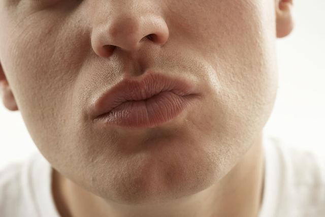 弓形嘴唇的男人 男人有福气嘴型图片